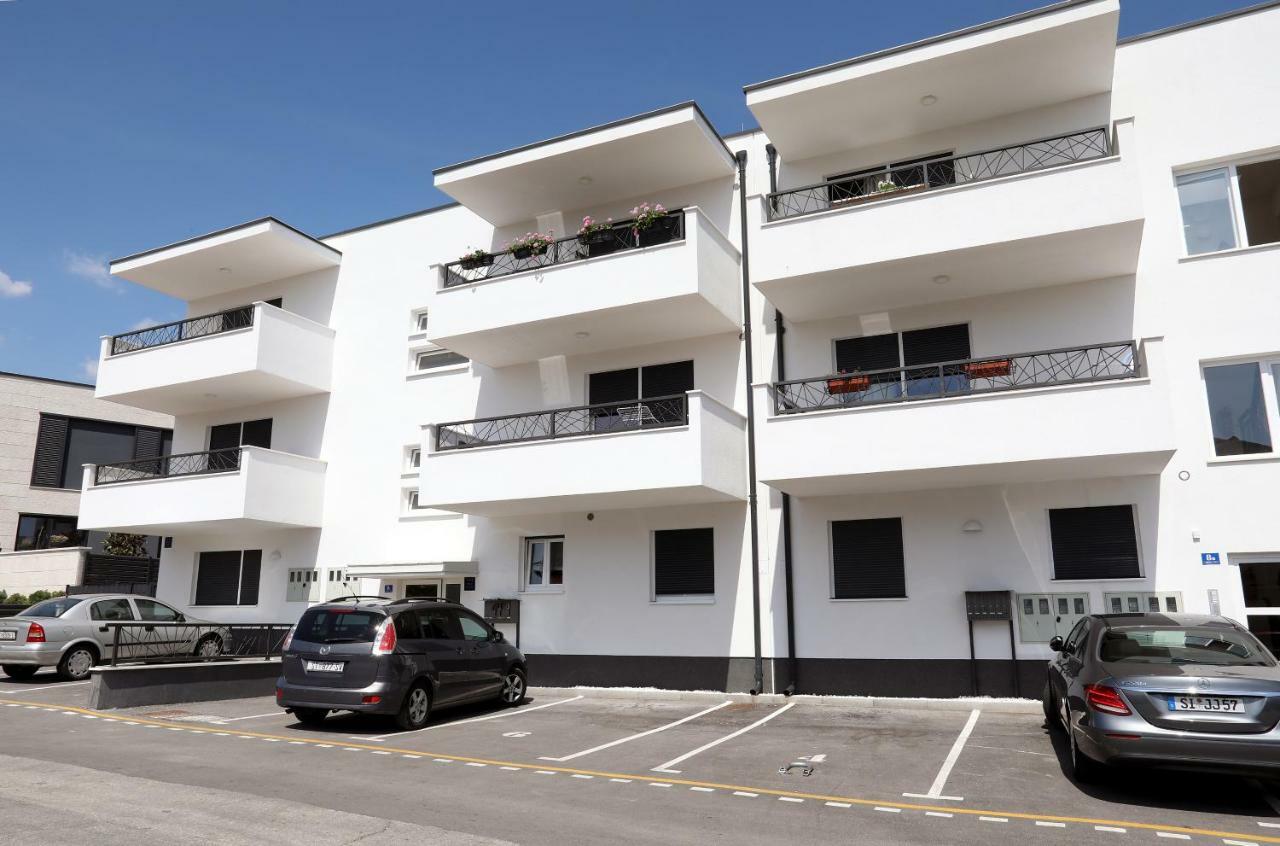 Apartment Little Marijeta Trogir Bagian luar foto