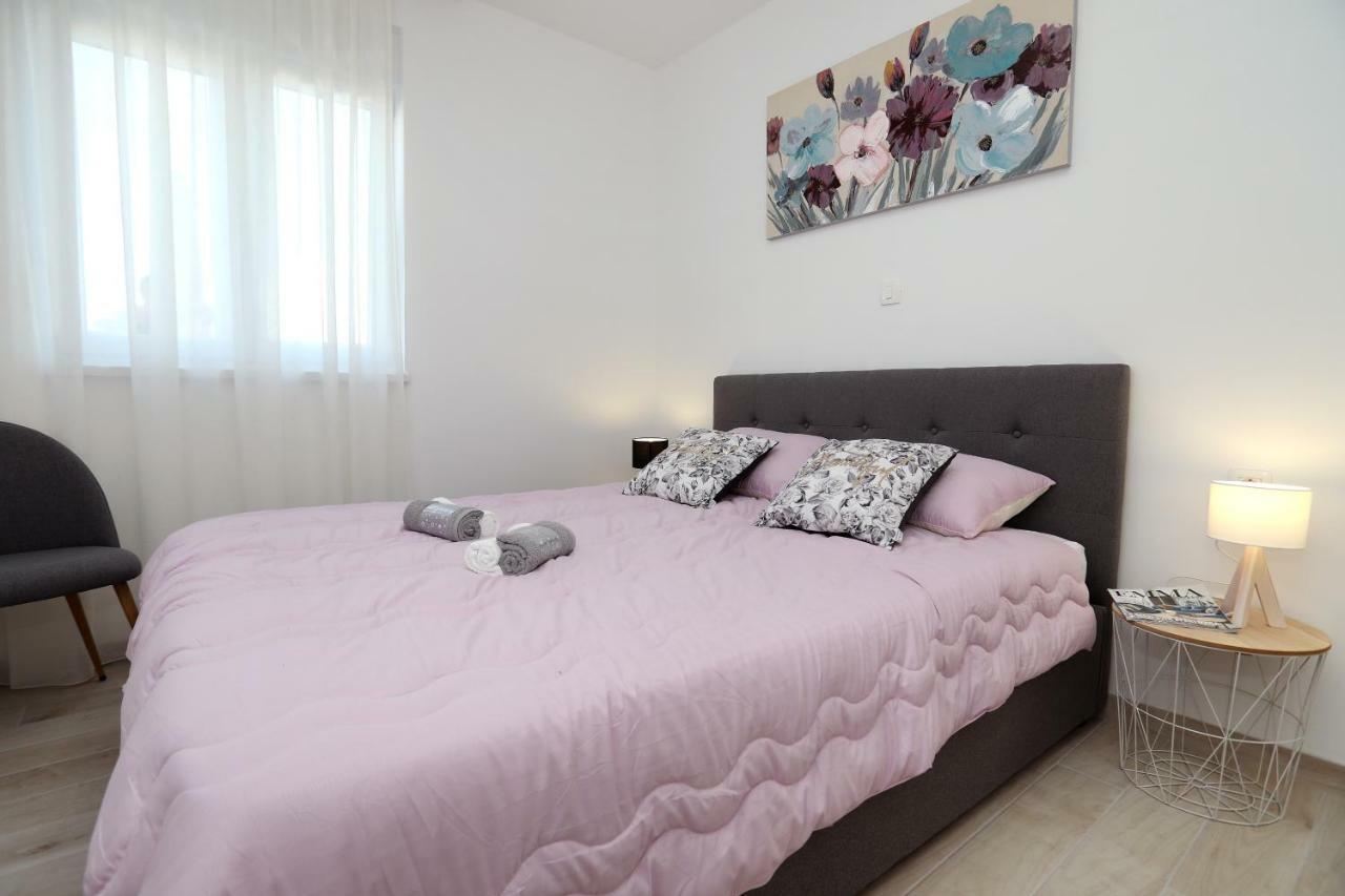 Apartment Little Marijeta Trogir Bagian luar foto