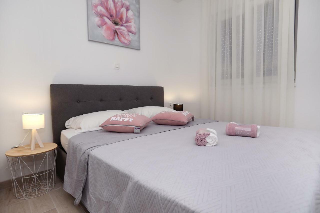 Apartment Little Marijeta Trogir Bagian luar foto