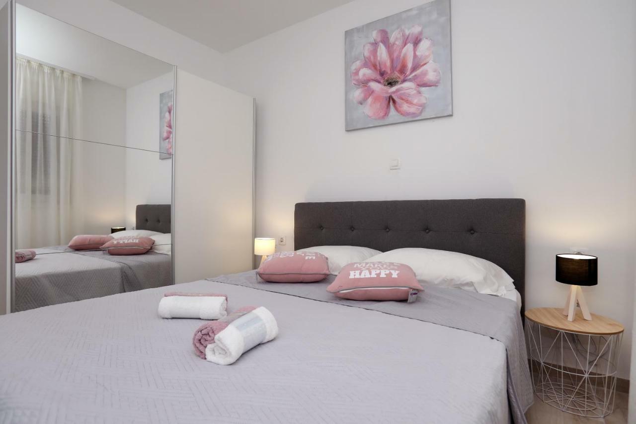 Apartment Little Marijeta Trogir Bagian luar foto
