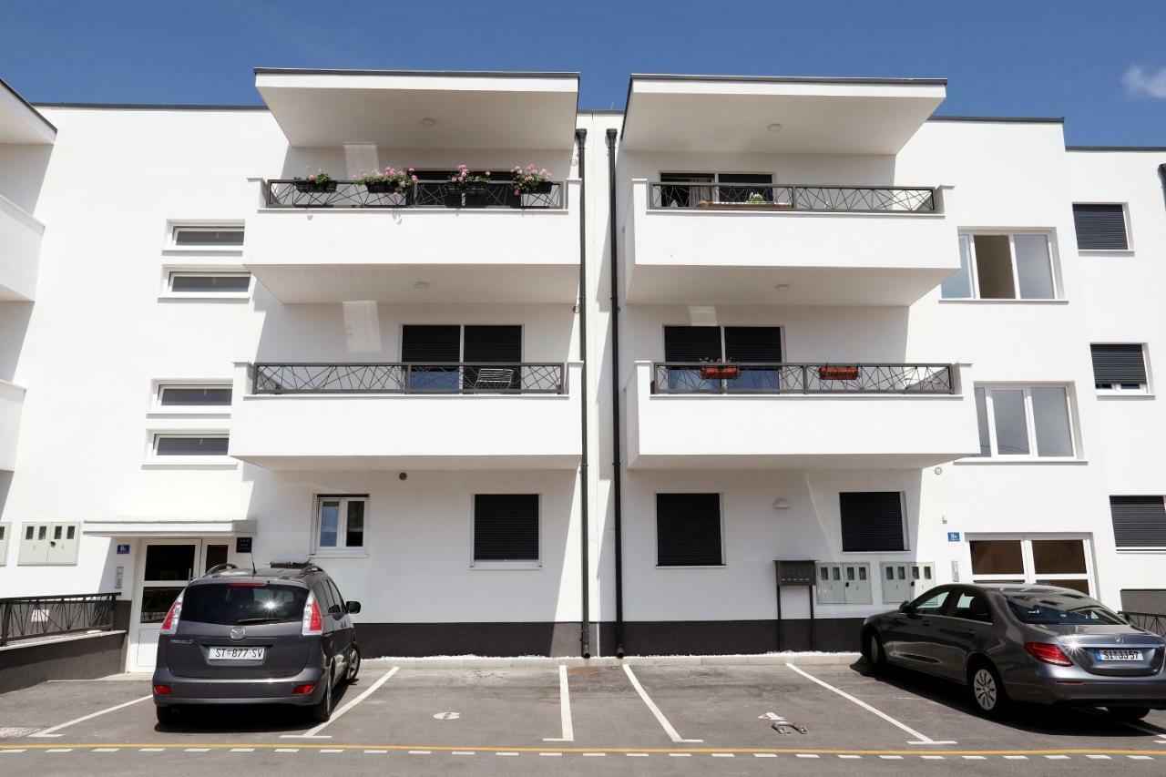 Apartment Little Marijeta Trogir Bagian luar foto