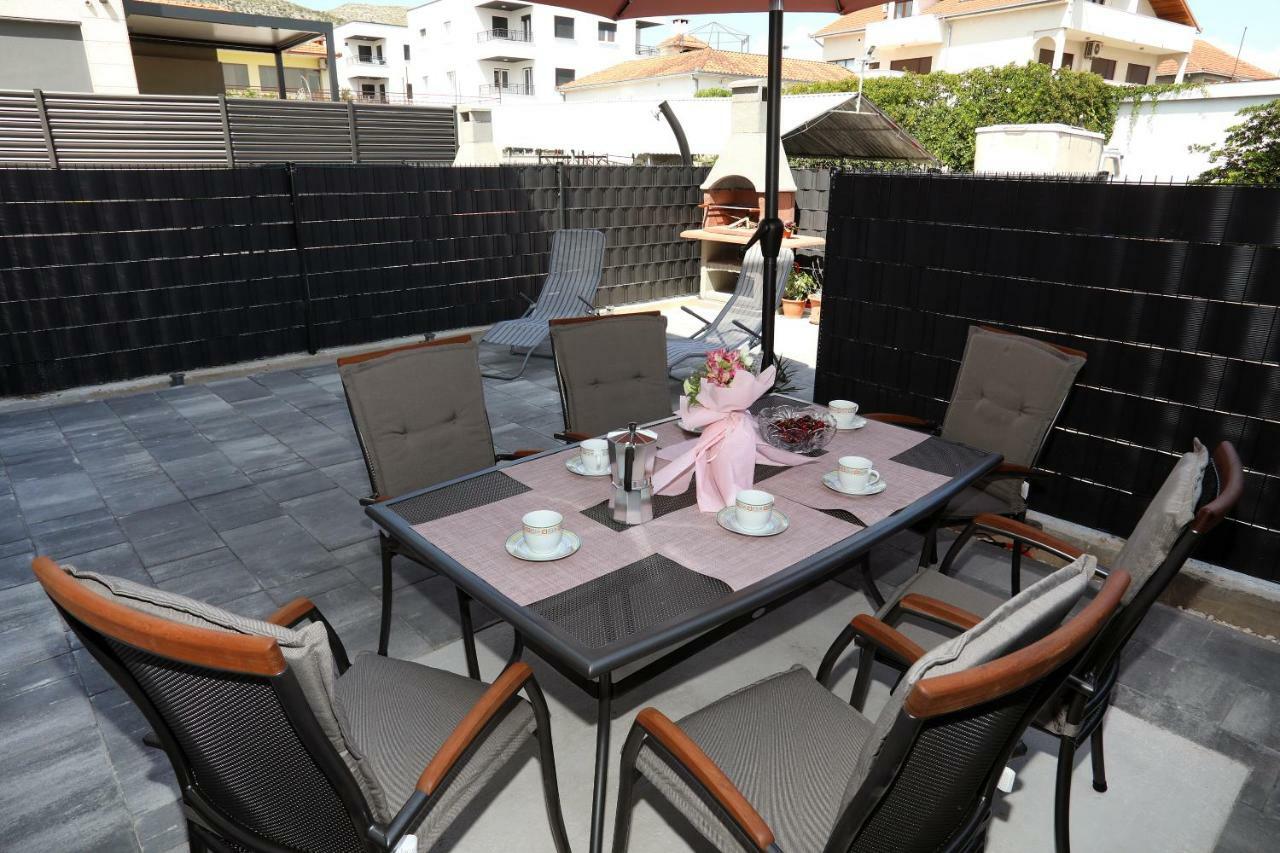 Apartment Little Marijeta Trogir Bagian luar foto