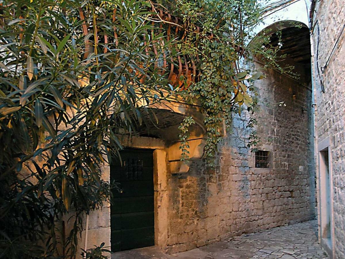 Apartment Little Marijeta Trogir Bagian luar foto
