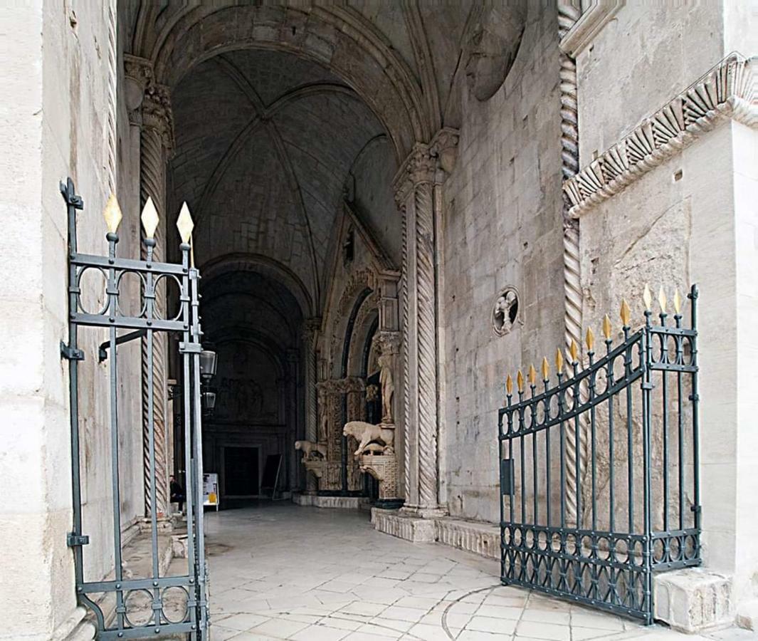 Apartment Little Marijeta Trogir Bagian luar foto