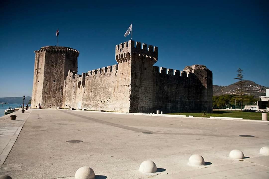 Apartment Little Marijeta Trogir Bagian luar foto